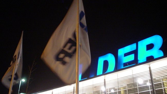 Delincuentes robaron 130 millones de pesos desde supermercado Líder