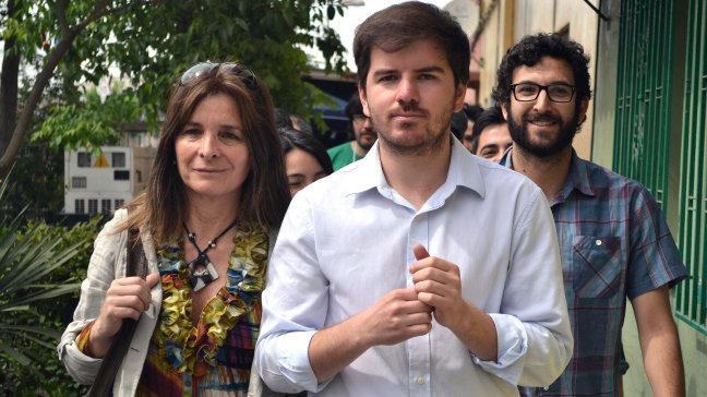 Fiscalía analizará firmas de Giorgio Jackson en notaría Acharán