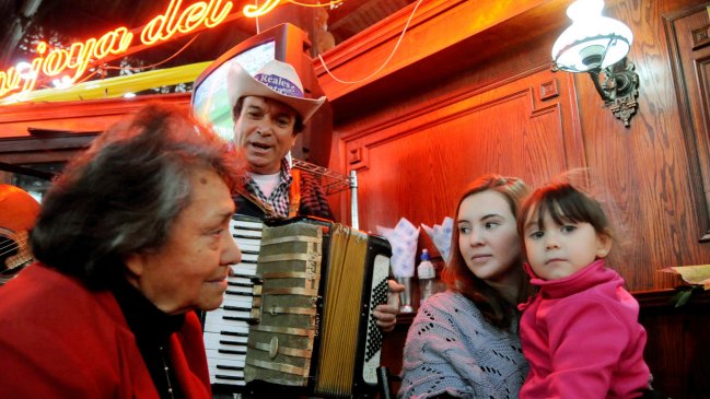 Principales restaurantes del Mercado Central no pasaron prueba sanitaria de la Seremi