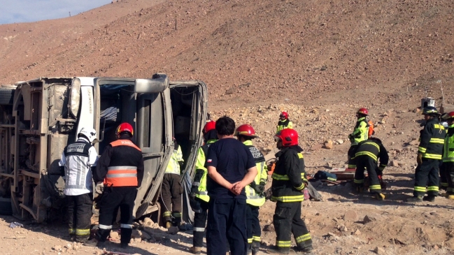 En prisión preventiva quedó chofer del bus que volcó en Arica