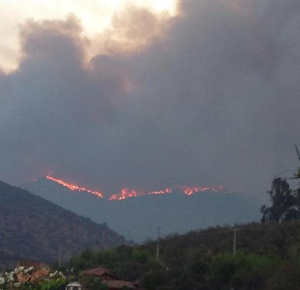 Intendente Valparaíso: Incendio de Villa Alemana será controlado en varios días más
