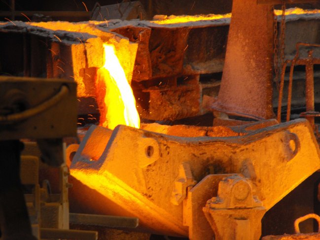 Superávit comercial chileno llega a 2.377 millones en 2013