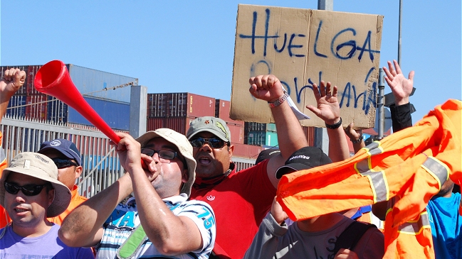 Mayol calificó el paro portuario como 