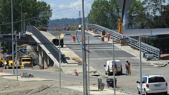 Gobierno evalúa término del contrato con empresa encargada del puente Cau Cau