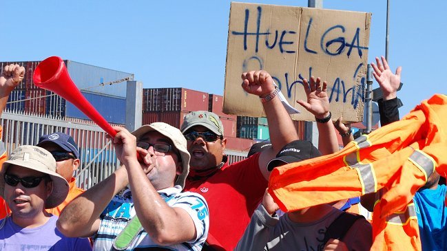 Portuarios exigen reacción del Gobierno en medio de escalada del paro