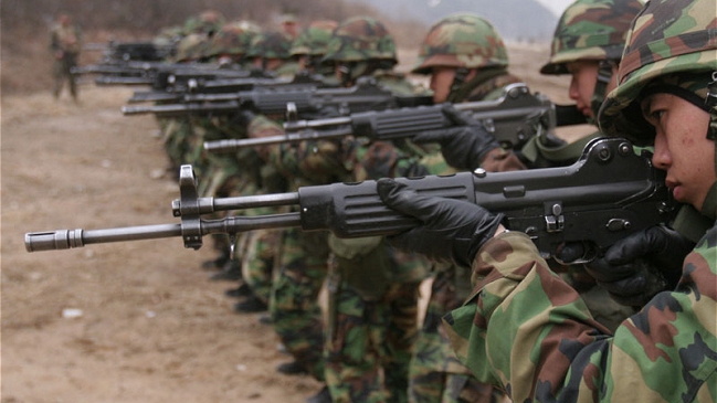 Soldado surcoreano fue condenado por lavar su fusil en la lavadora