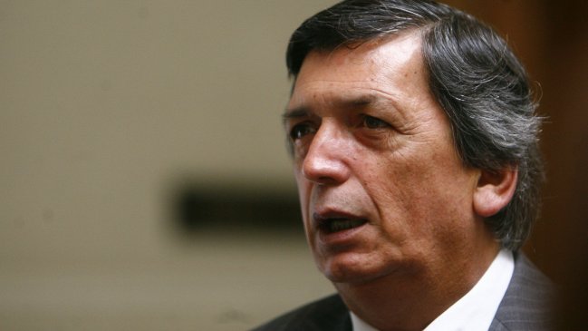 Carmona: El PC tiene el mismo derecho de presencia en el Gobierno como la DC