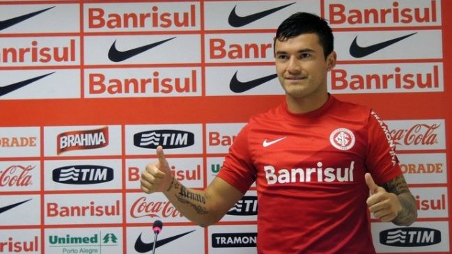 Charles Aránguiz fue presentado en Inter de Porto Alegre