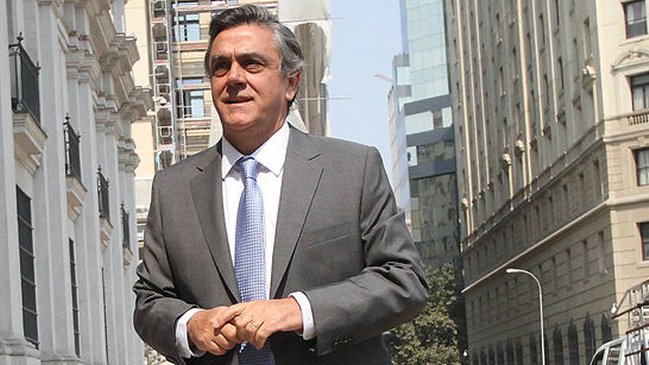 Longueira: Piñera tiene todo el derecho a postular en 2017