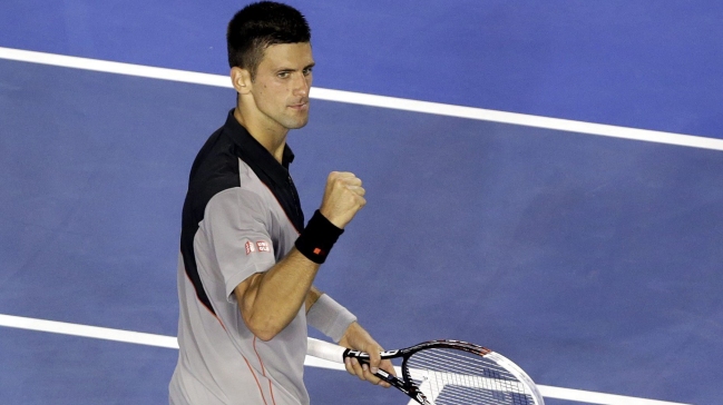 Djokovic comenzó con éxito su defensa del título en Australia