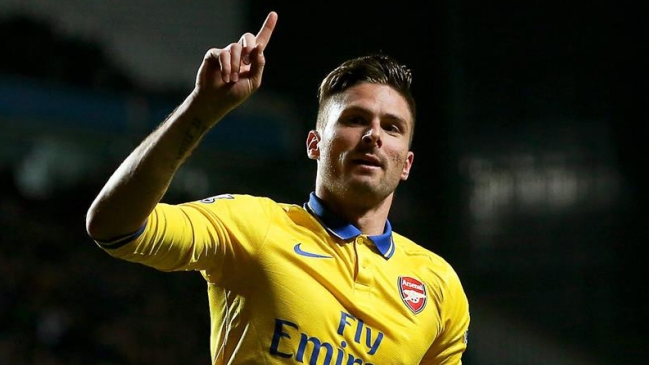 Arsenal derribó a Aston Villa y recuperó el liderato de la Liga Premier inglesa