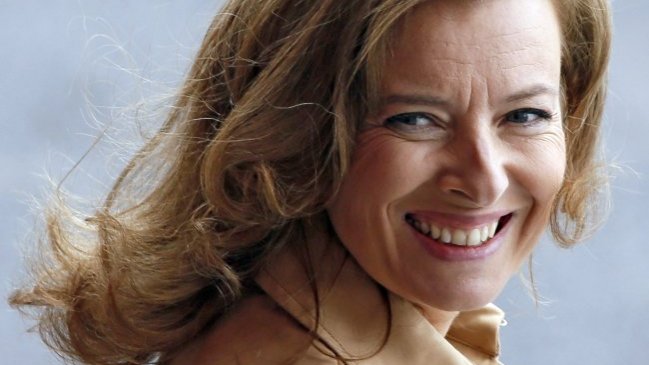 Primera dama francesa seguirá hospitalizada