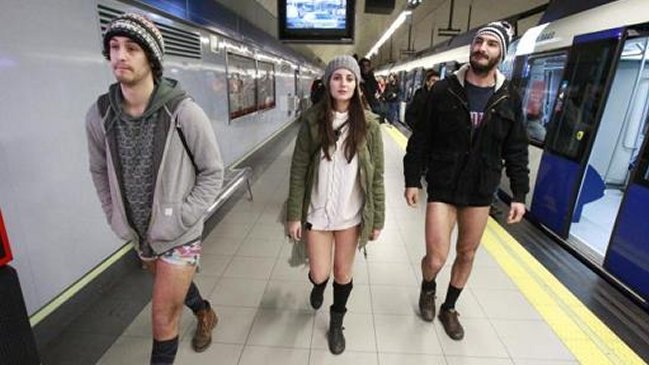Pasajeros sin pantalones sorprendieron en el Metro de Madrid