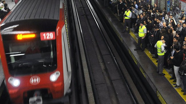 Robo de cajeros interrumpió servicio en Metro Quilín