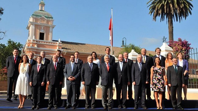 Piñera y ministros discuten qué harán 