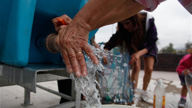 Filtraciones en matriz obligaron a cortar suministro de agua potable en Quilpué