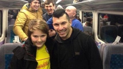 Gary Medel viajó en tren junto a su familia tras derrota de Cardiff ante Manchester City