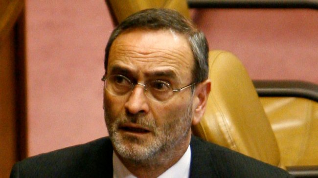 Diputado ante polémica del timerosal: Se nos vino la marea de los intereses económicos