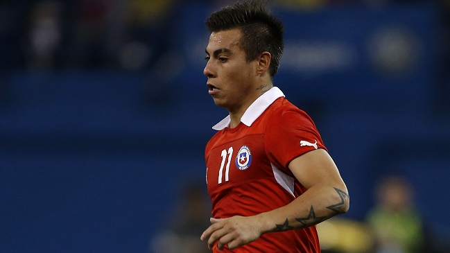Valencia CF confirmó el fichaje del delantero Eduardo Vargas