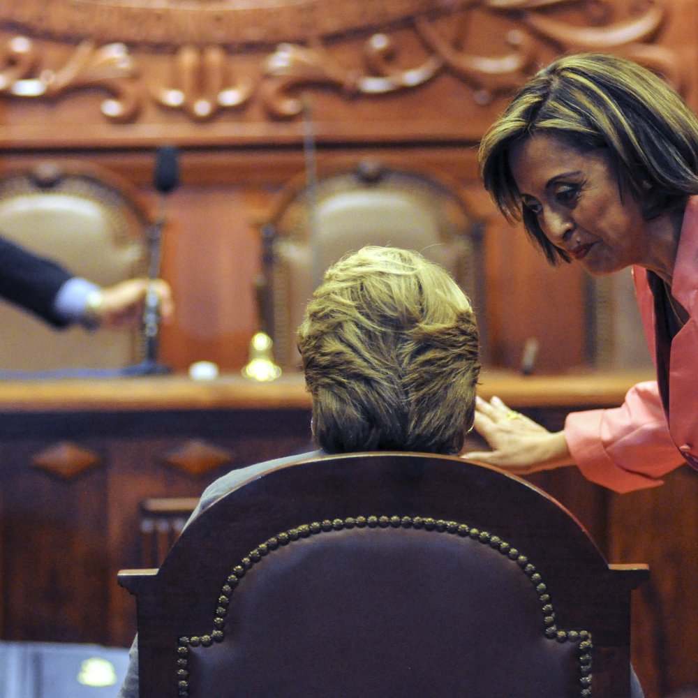 Hermetismo marca horas previas del anuncio del gabinete de Bachelet