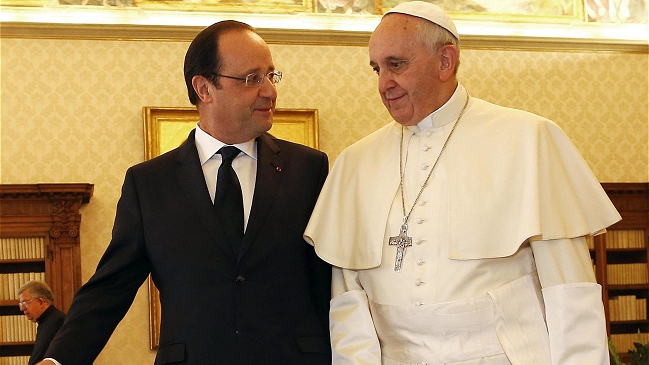 Falsa alarma de bomba tensó visita de Hollande al Papa