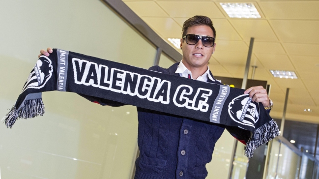 Eduardo Vargas arribó a Valencia en busca de su revancha en Europa