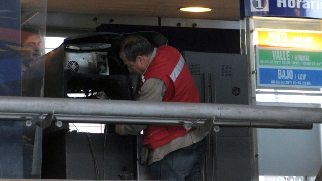 Robo de cajero obligó a cerrar estación Elisa Correa del Metro