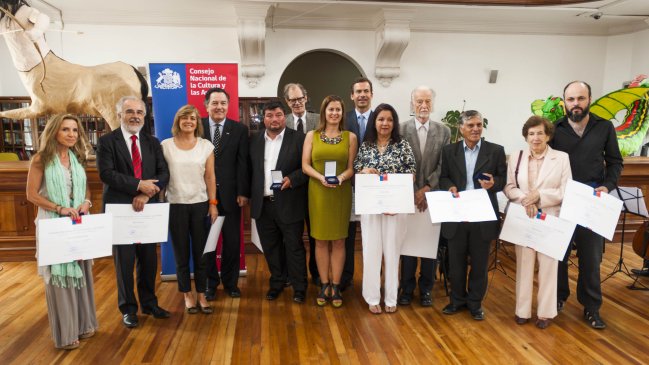 Themo Lobos y Gabriel Valdés recibieron reconocimiento póstumo del Gobierno