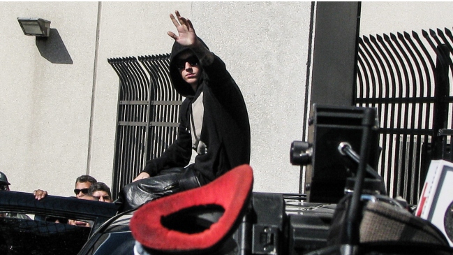Investigan intento de agente de policía de sacar una foto a Justin Bieber