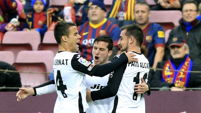 Valencia sorprendió a FC Barcelona y lo derrotó a domicilio