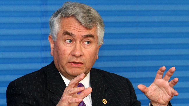 Presidente del Colegio Médico cambió de opinión y defiende vacunas con timerosal