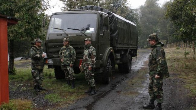 Rescatistas buscan a tres profesores desaparecidos en el volcán Llaima