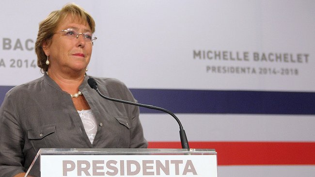 Gobierno llama a Bachelet a reconsiderar la reforma tributaria