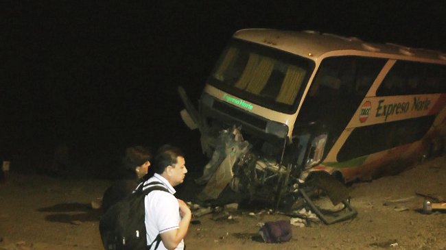 Choque de bus y camión deja un muerto en Tocopilla