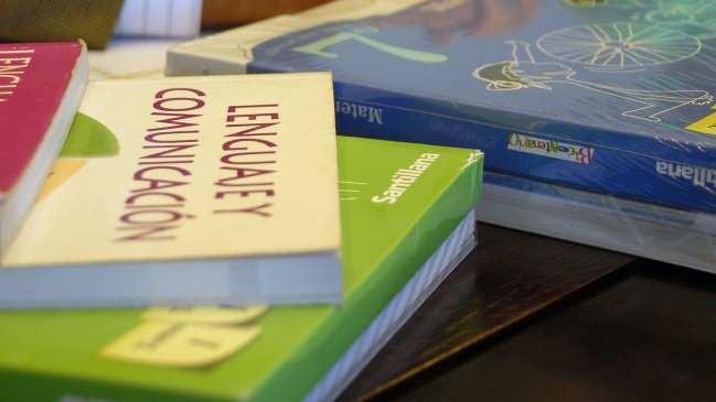 Educación 2020 propuso libros electrónicos para bajar costos de textos escolares