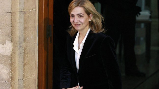 Hija del rey de España prestó declaración durante seis horas en tribunal