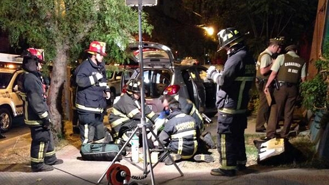 Automóvil se estrelló contra una vivienda y sus dos ocupantes quedaron heridos