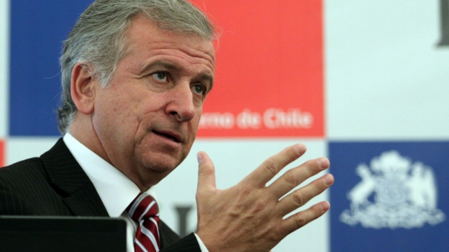 Ministro Larraín reiteró críticas a reforma tributaria de Bachelet
