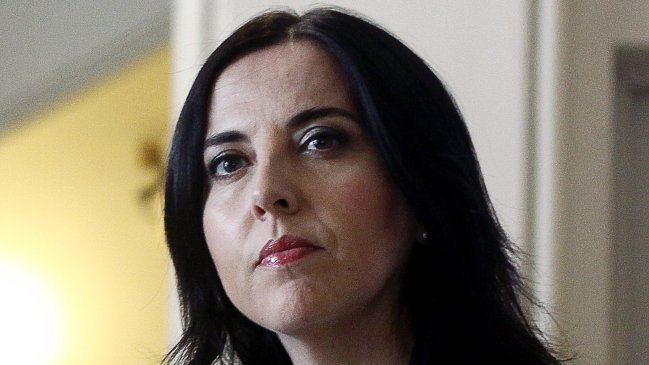 Ministra Pérez se encuentra en delicado estado de salud tras dar a luz