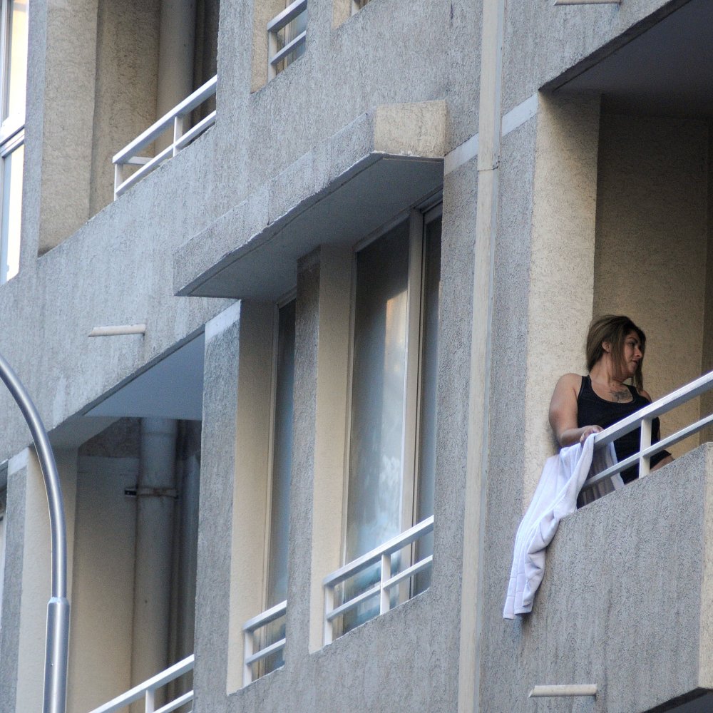 Adolescente murió tras caer desde el piso 22 de un edificio en Santiago