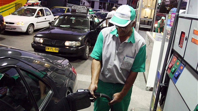 Economista detalló las causas de la nueva alza de los combustibles