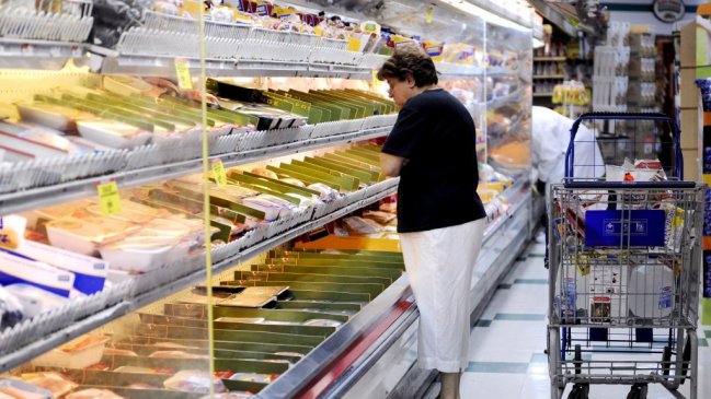 Gobierno argentino sancionó con millonarias multas a supermercados por incumplir precios
