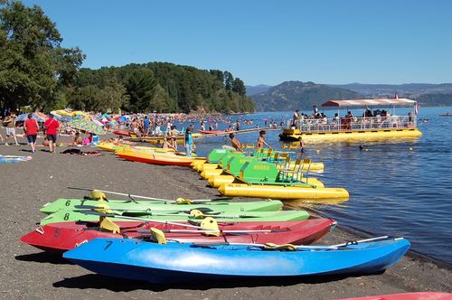 Niñas pasaron la noche en kayak en medio del lago Calafquén