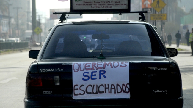 Colectiveros evalúan alza por incremento en precio de las bencinas