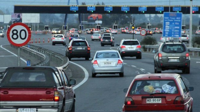 Más de 100 mil automovilistas abandonaron la capital este sábado