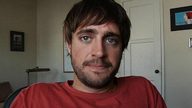 Su novia lo dejó por tener el pene pequeño y él hace documental