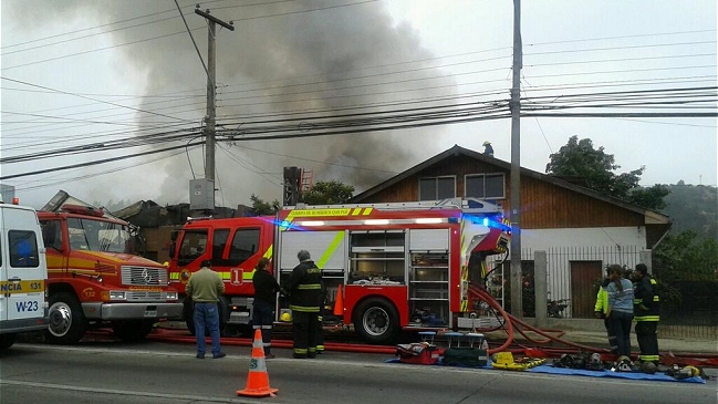 Incendio consumió bodega de importadora en Quilpué