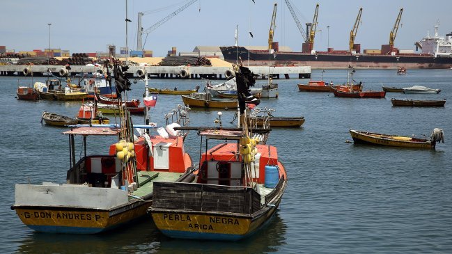 Vuelven a su país últimos pescadores peruanos detenidos en Arica