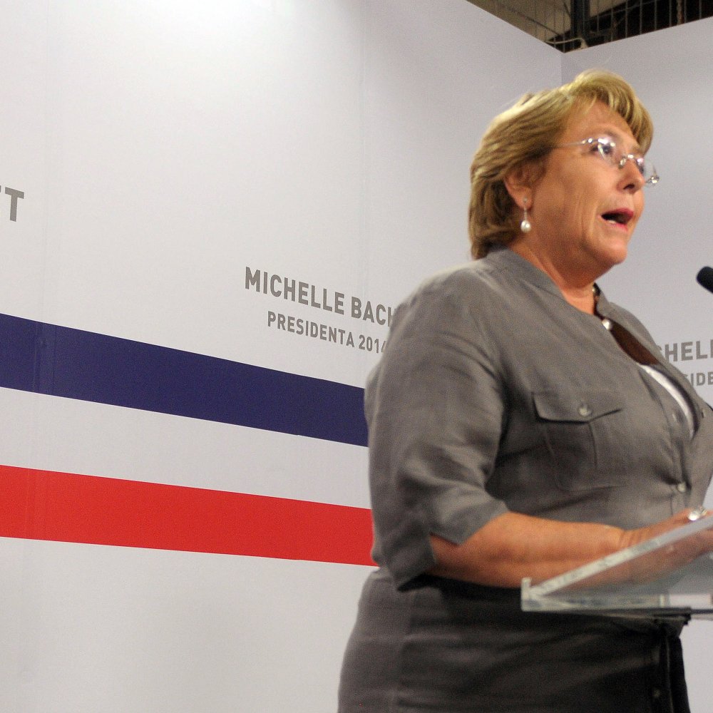 Contraloría aclara que Bachelet puede pedir salida de jefes de servicio elegidos por SADP