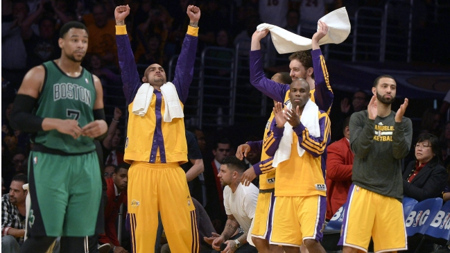 Los Angeles Lakers se quedó con el clásico de la NBA tras vencer a Boston